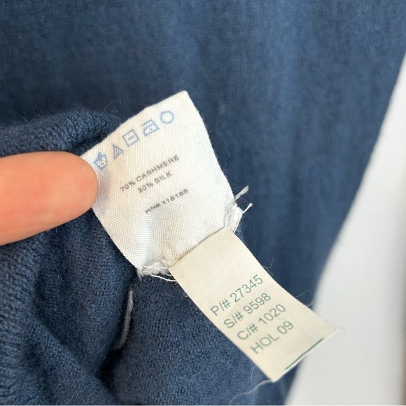 Martin + Osa Soft Blue Cashmere & Silk V-neck Pullover Sweater Size Medium - Picture 9 of 9
